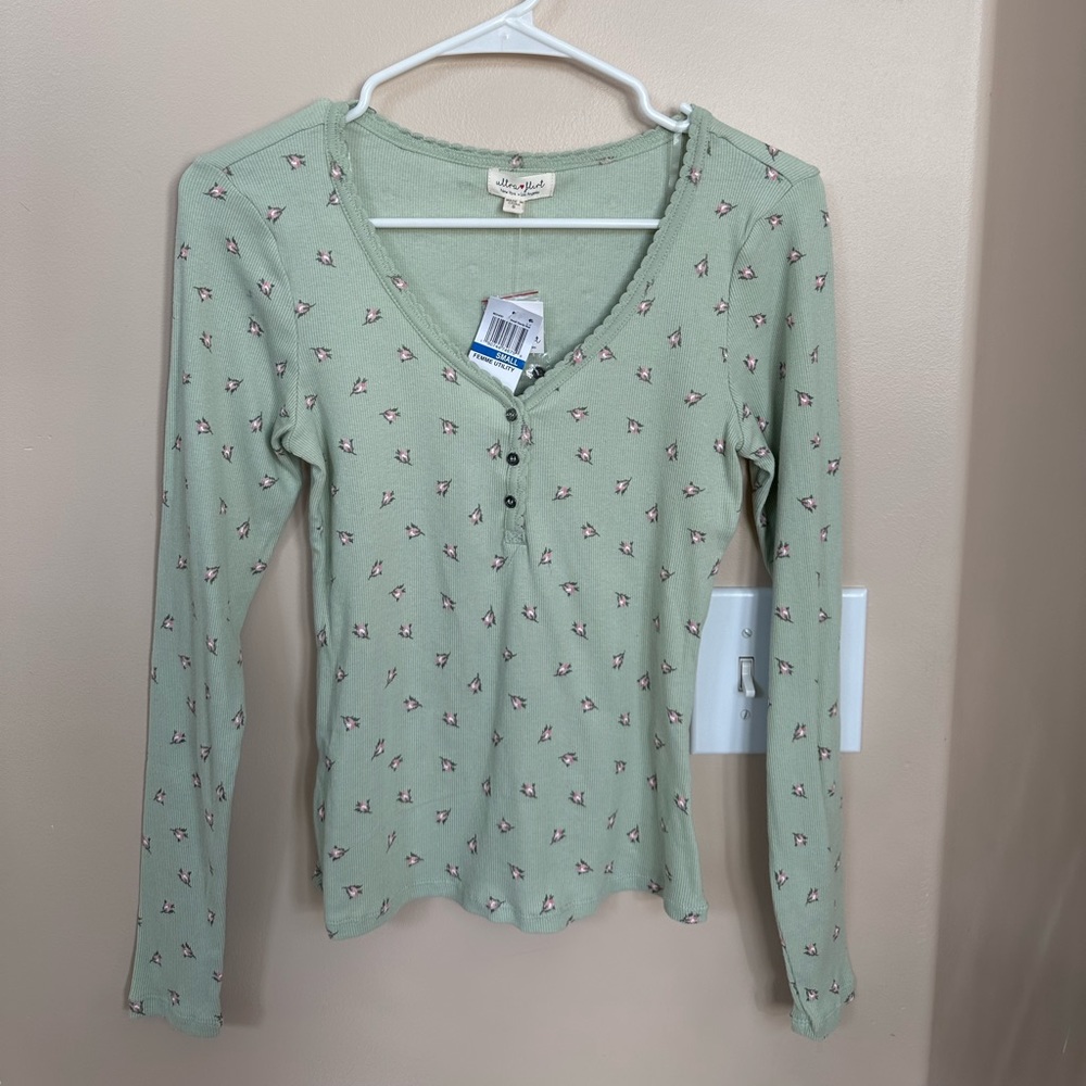 Long sleeve v neck top